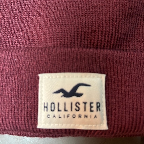 Hollister Men's Maroon Beanie - Picture 2 of 4